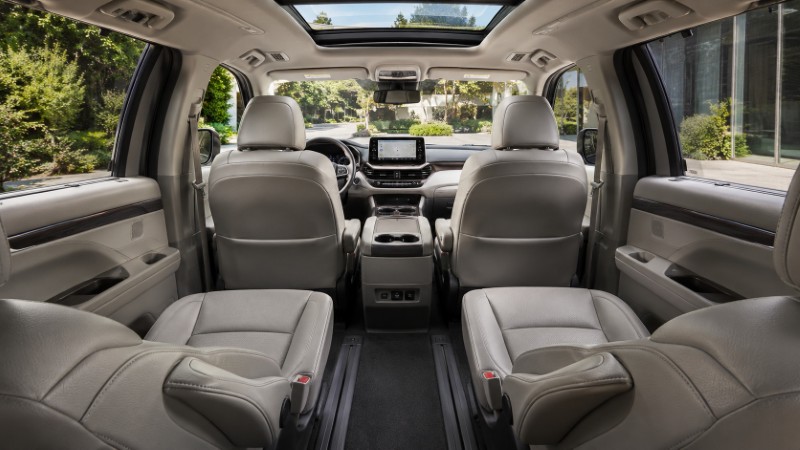 Dòng xe Toyota Sienna nổi bật với nội thất rộng rãi Dòng xe Toyota Sienna nổi bật với nội thất rộng rãi