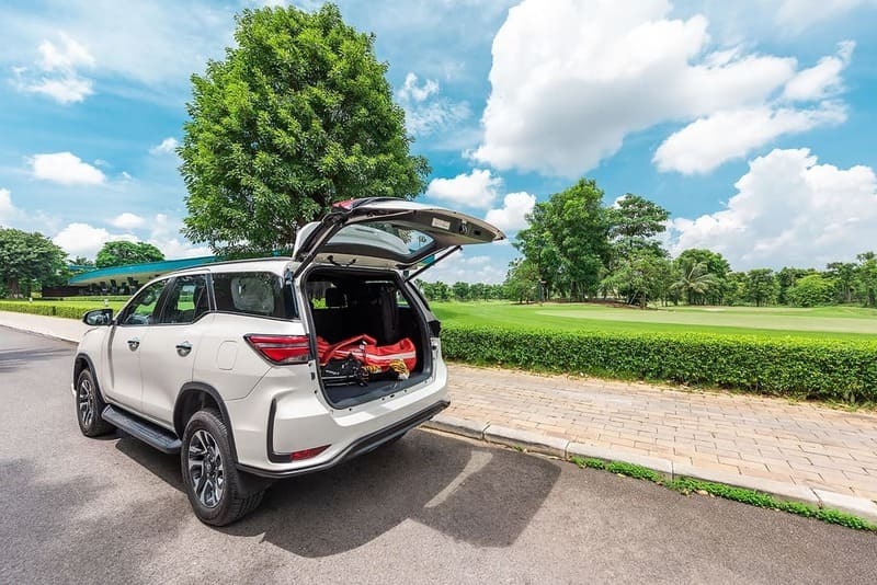 Giá thuê xe Fortuner dao động tùy thuộc vào đời xe, khu vực di chuyển và thời gian sử dụng. Giá thuê xe Fortuner dao động tùy thuộc vào đời xe, khu vực di chuyển và thời gian sử dụng.